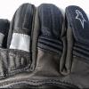 Alpinestars patented finger-bridge prevents finger separation and stops protection twisting around the little finger in the event of a slide. Retro reflective detailing for improved night visibility.