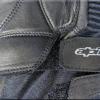Two velcros wrist cuff adjustments provide a perfect fit.
