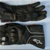 Technical, 100% waterproof Drystar glove, offering breathability and comfort, designed to be worn over or under jackets sleeves. Leather and textile construction.